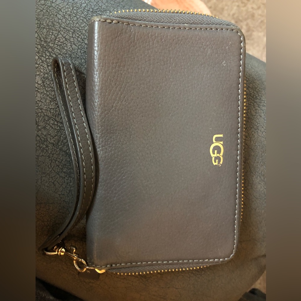 Super cute UGG zippered wallet. 🔥TODAY ONLY🔥